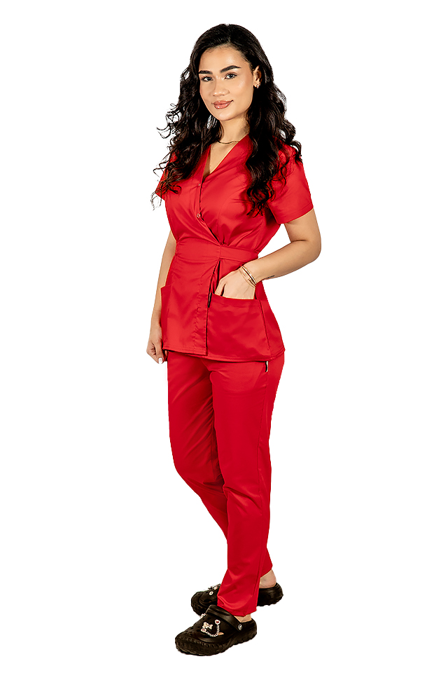 Costum Medical Dama Tip Kimono Rosu – Energie si Incredere in Fiecare Zi