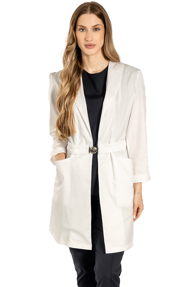 OUTLET Halat medical alb Eva, dama, cu guler anchior, inchidere decorativa curea cu catarama si maneca lunga