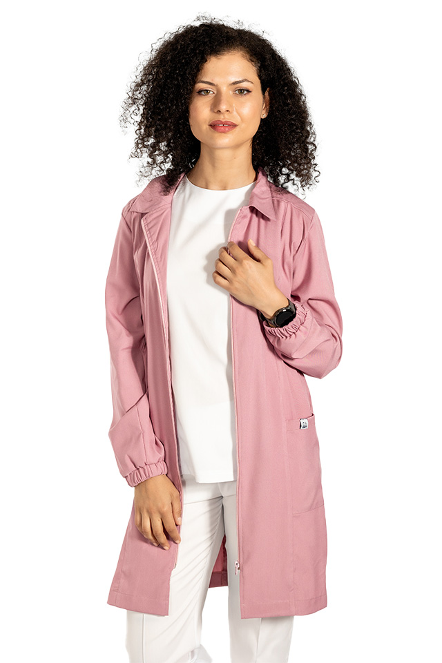 OUTLET Halat medical roz pudrat de laborator, model dama, cu guler, trei buzunare si maneca lunga
