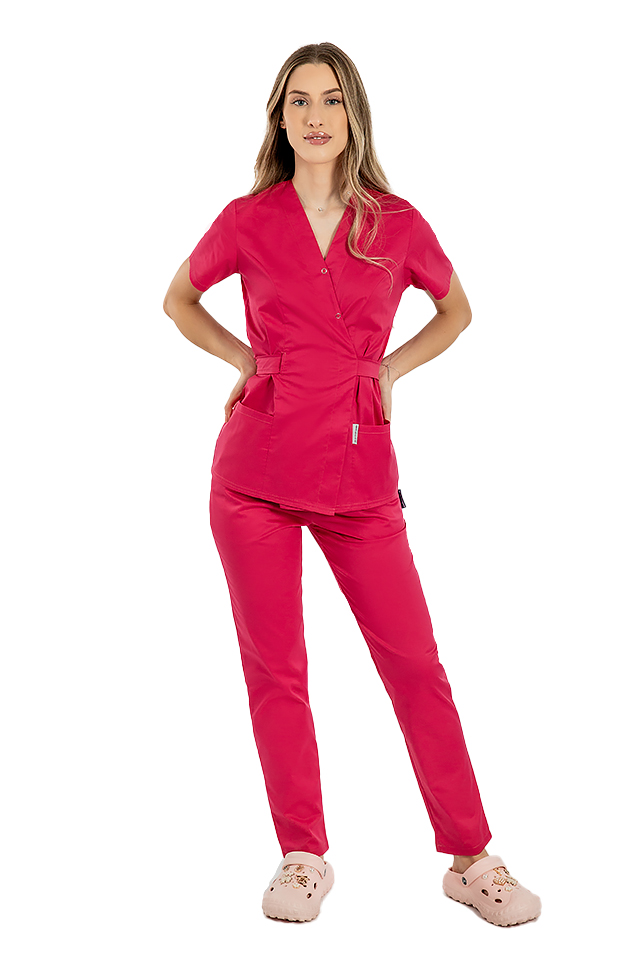 Costum Medical Dama Tip Kimono Ciclam – Indrazneala care se Tine Minte