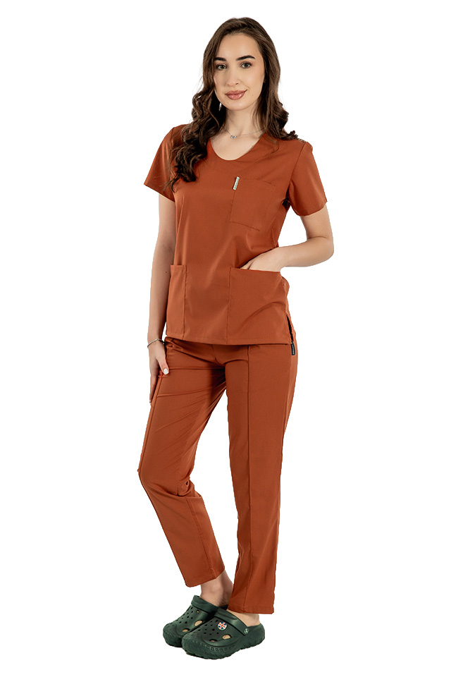 Costum medical stretch caramel cu bluza in V si pantaloni cu snur si elastic