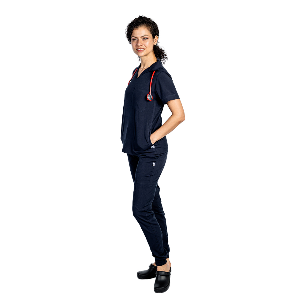 OUTLET Costum medical stretch polo bleumarin, cu bluza in V si pantaloni tip jogger, cu snur si elastic