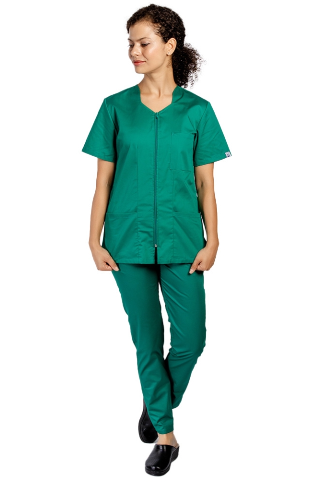 Costum medical verde, bluza cu fermoar cambrata, trei buzunare si pantaloni cu elastic