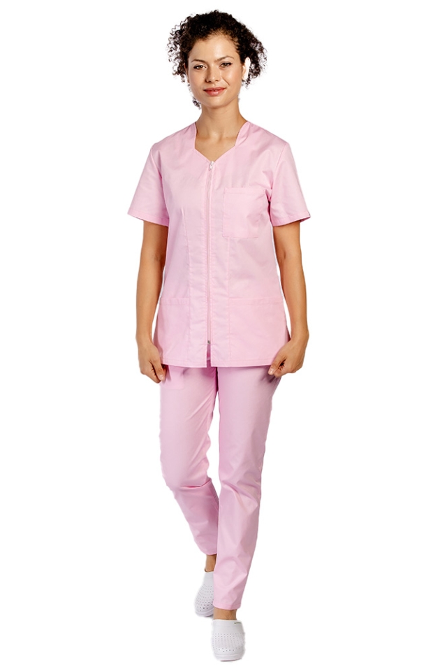 Costum medical roz pal, cu elastan, bluza cu fermoar cambrata, trei buzunare aplicate si pantaloni cu snur