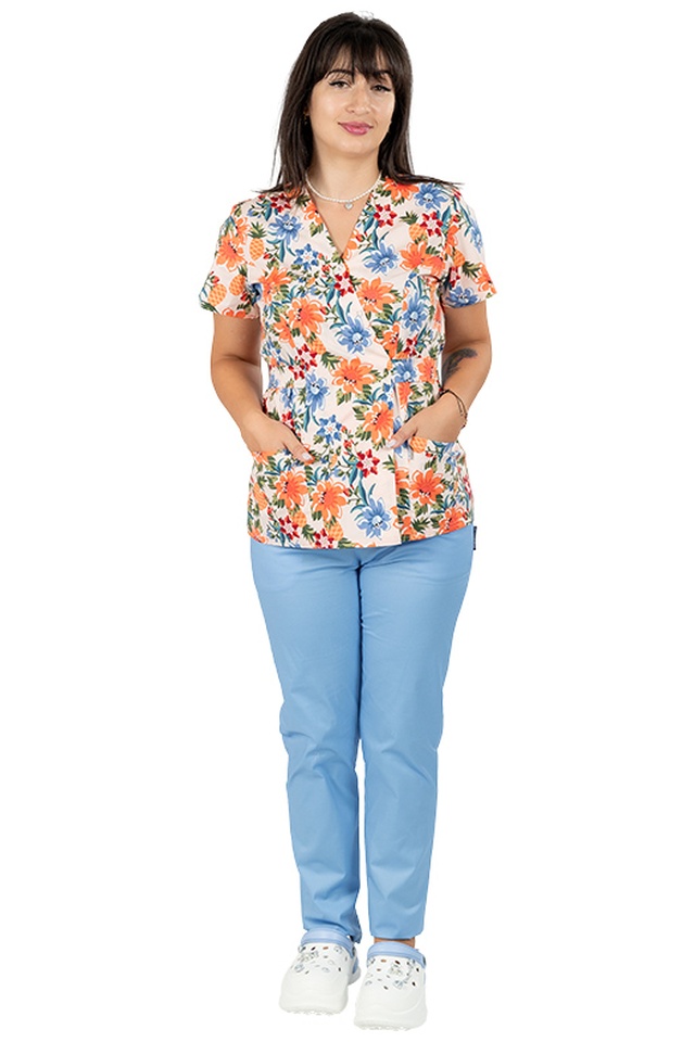 Costum medical kimono Flowers, cu bluza cu imprimeu  si pantaloni cu elastic