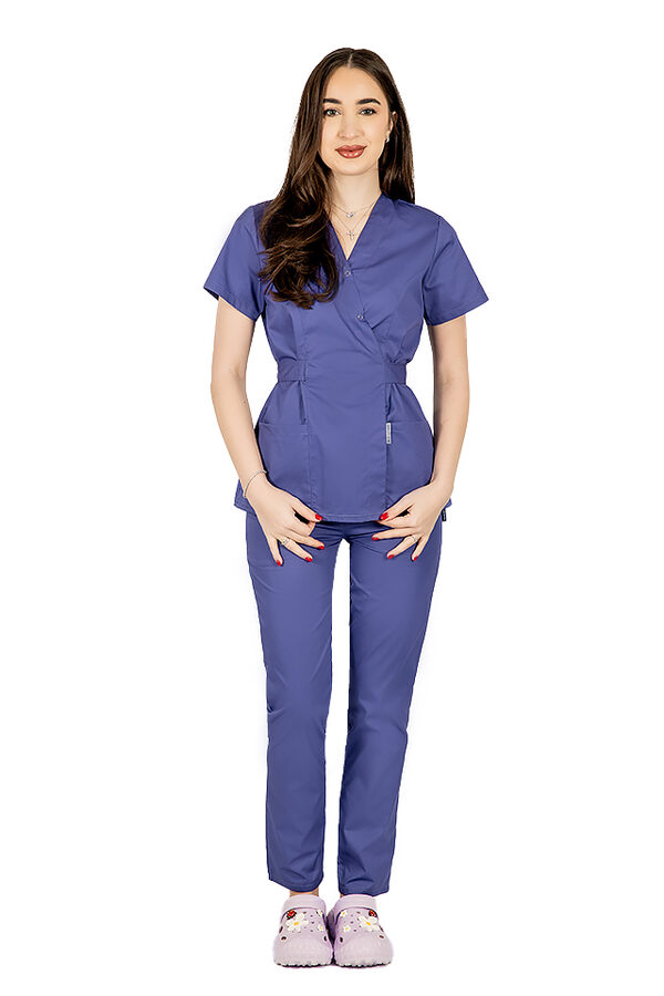Costum Medical Dama Tip Kimono Mov – Distinctiv si Creativ