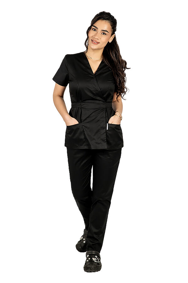 Costum Medical Dama Tip Kimono Negru – Sofisticat si Mereu Impecabil
