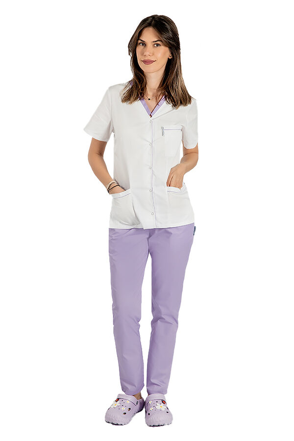 Costum medical cu elastan format din bluza alb cu paspol lila si pantaloni lila cu elastic